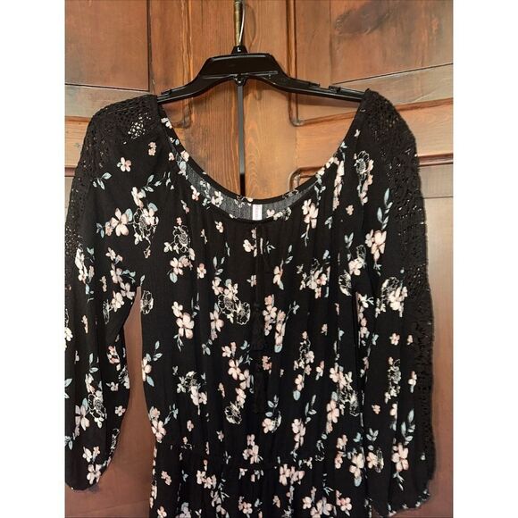 Women's Size Medium Floral Rayon Romper Bohemian Flutter Lace Sleeve: EUC - Picture 2 of 5